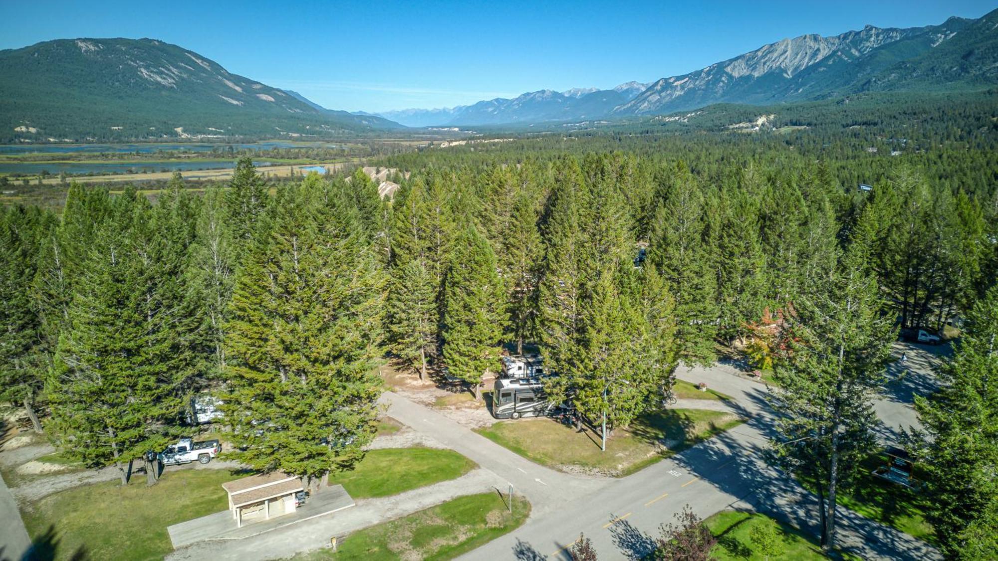 Ridgeview Resort Radium Hot Springs Exterior photo